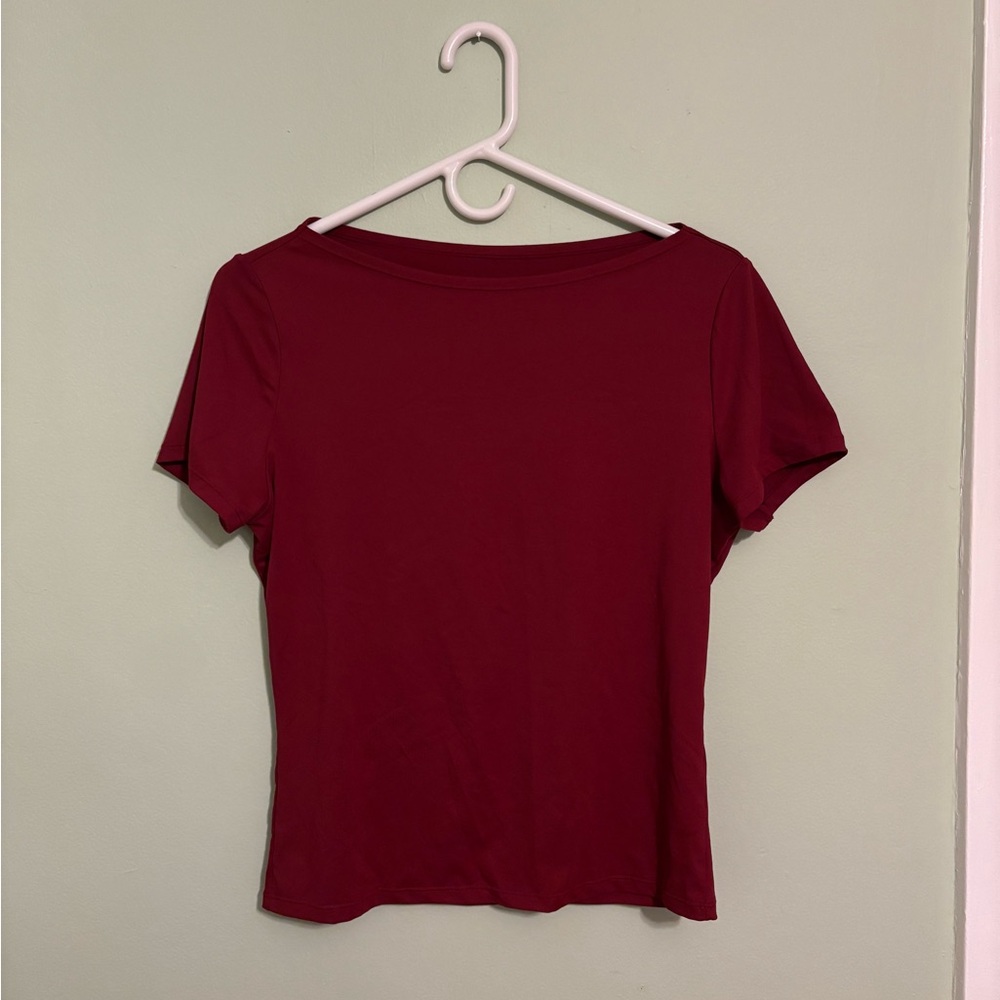 Chic Maroon Short Sleeve Women's Tee